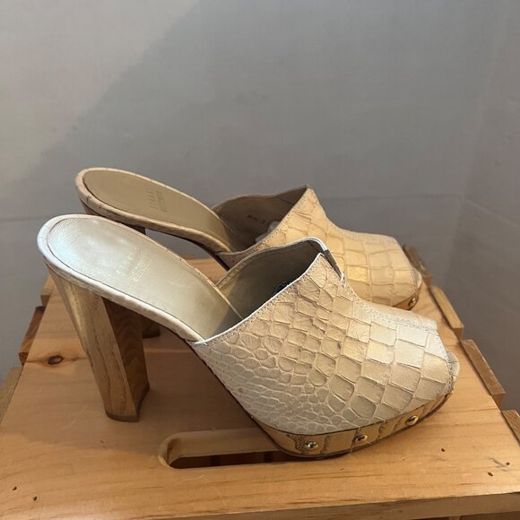 Stuart Weitzman Size 8.5 Beige Croc Embossed Leather Peep Toe Platform Mule - Picture 5 of 15
